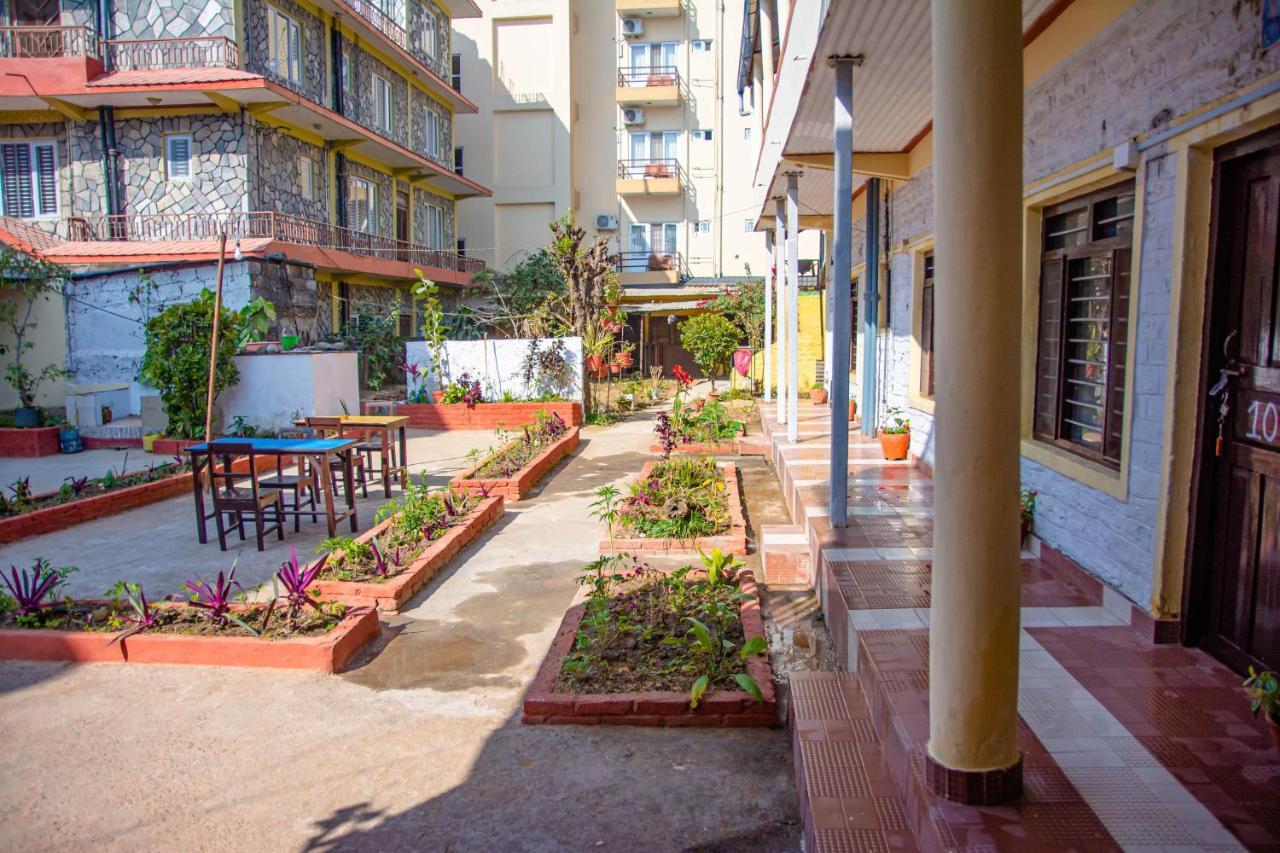 Hotel Plaza Nepal Покхара Экстерьер фото